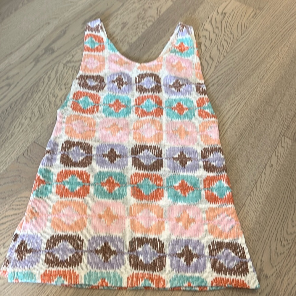 Multi color dress, in a woven knit fabric